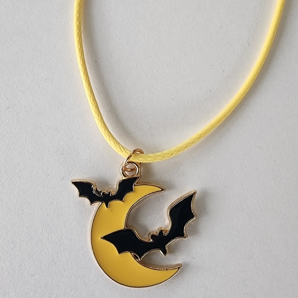 🦇 Creatures of the Night Necklace - Picture 3 of 3